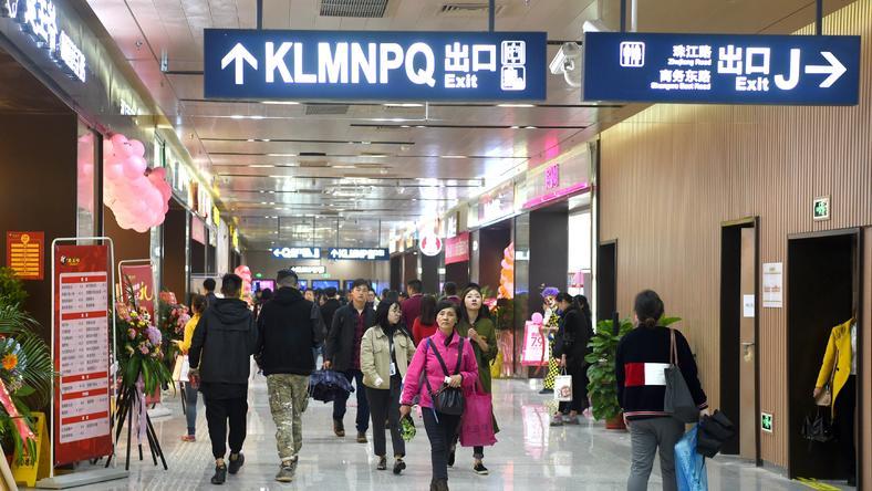 地铁站开始卖菜了,城市商圈正悄悄往“地下”发展